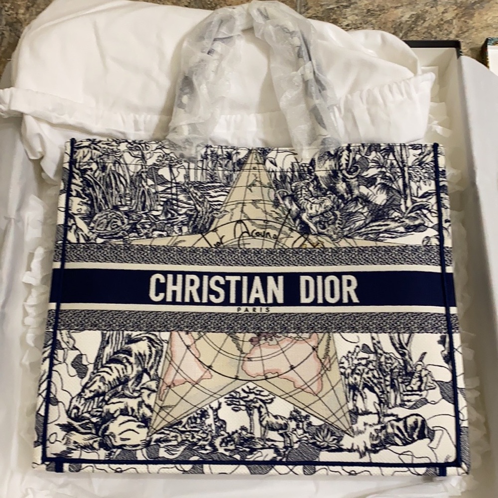 SOLD‼️BNIB Authentic Dior Booktote Large